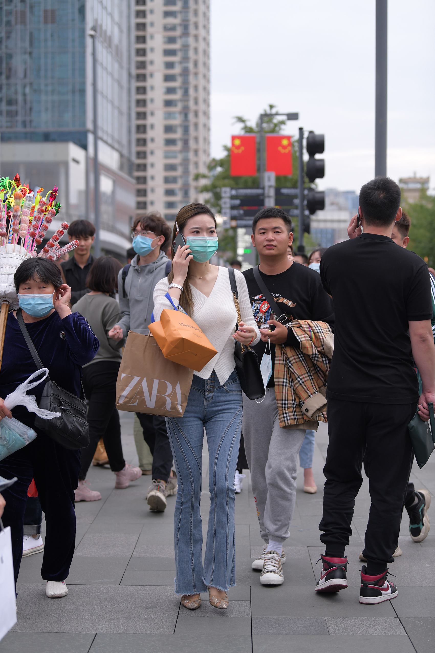 图片[2]-精选街拍作品 NO.1795 视觉冲击街拍作品 – 长腿紧牛小姐姐，身材真棒[88P]-萌味圈