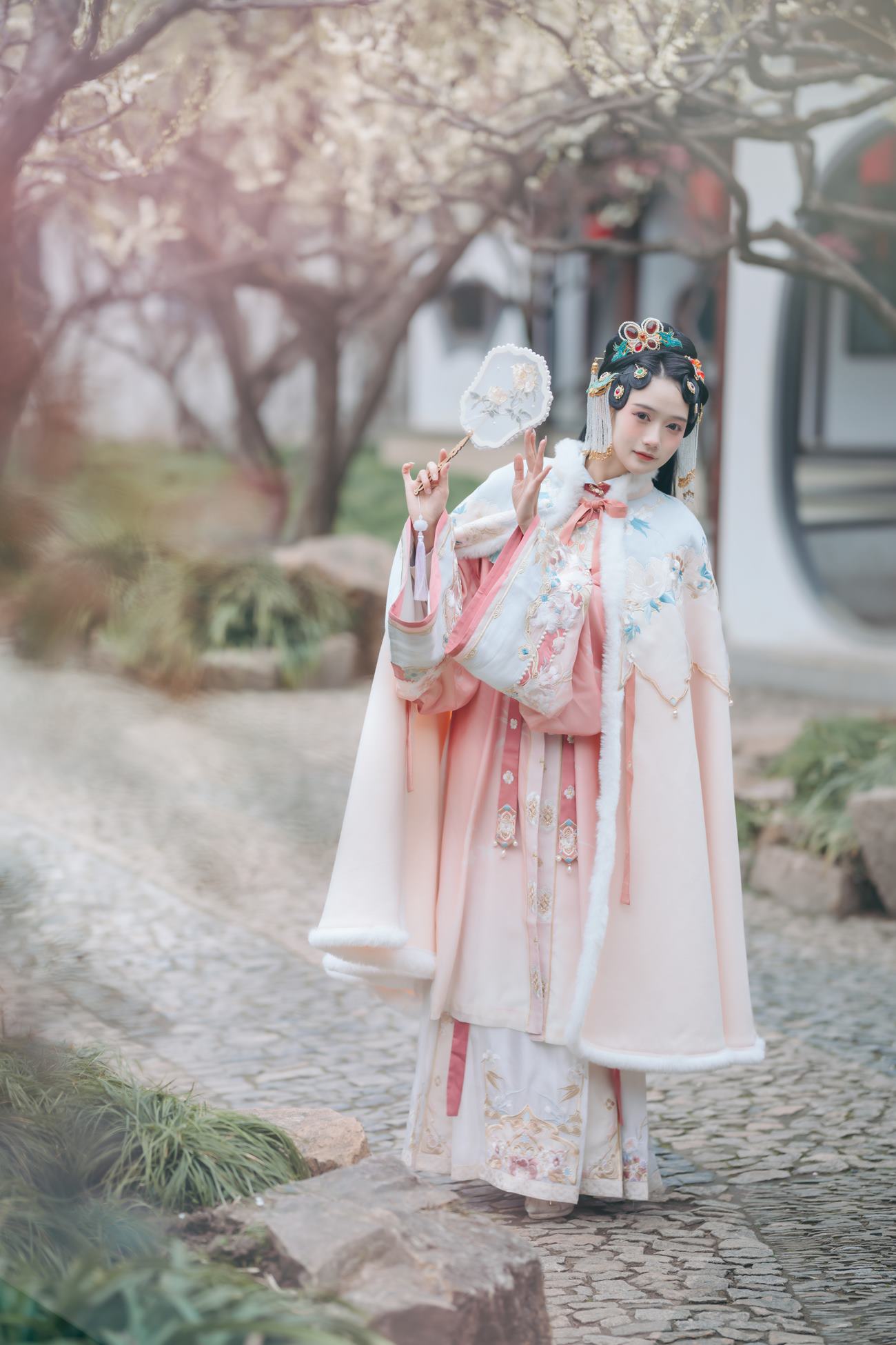 图片[2]-人气Coser@兔子Zzz不吃胡萝卜 春来 · 二月梅 [22P]-萌味圈